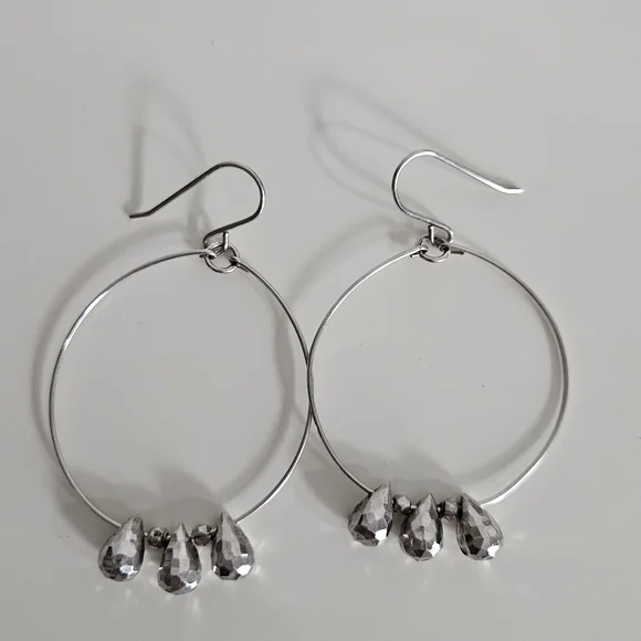 Silver(tone) Hoops With Tear Drop Beads - Picture 6 of 9